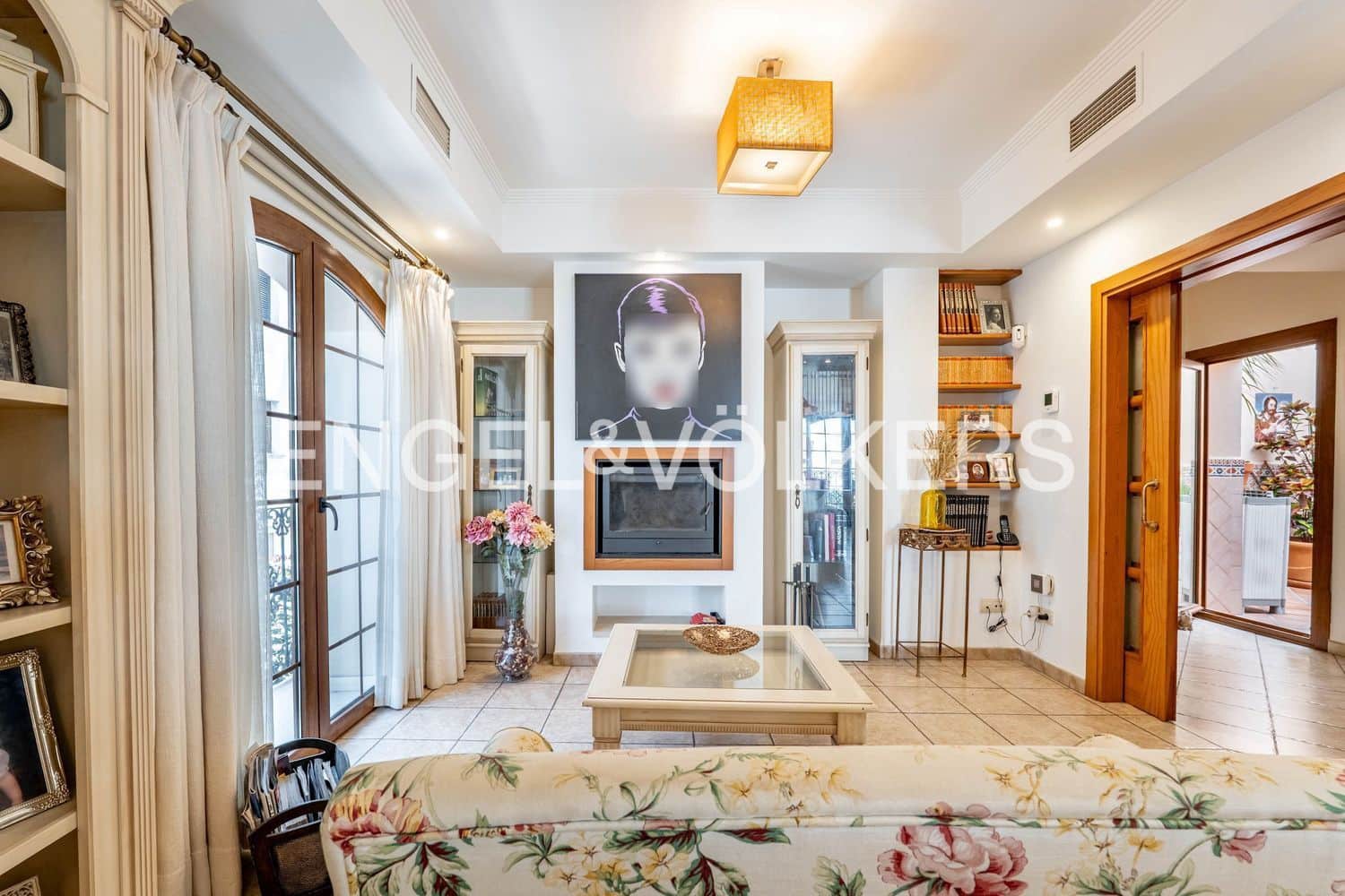5 bedroom Villa for sale in Estepona with pool garage - € 1,700,000 (Ref: 9898895)