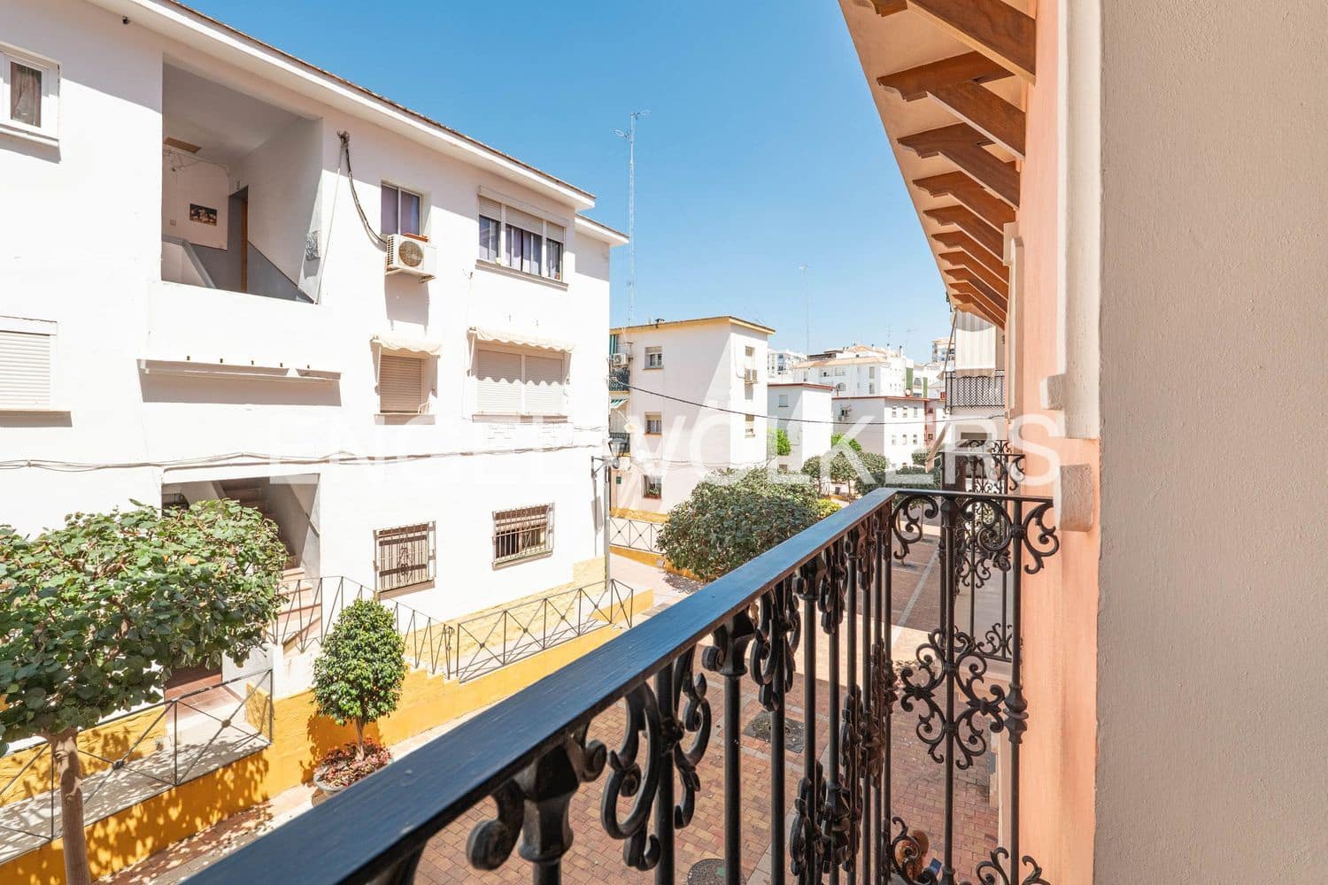 5 bedroom Villa for sale in Estepona with pool garage - € 1,700,000 (Ref: 9898895)