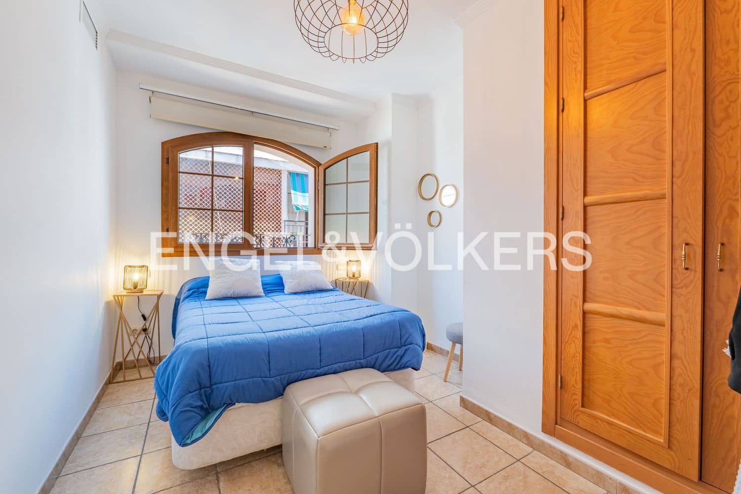 5 bedroom Villa for sale in Estepona with pool garage - € 1,700,000 (Ref: 9898895)