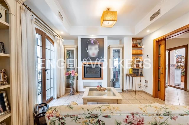5 bedroom Villa for sale in Centro, Estepona with pool garage - € 1,700,000 (Ref: 9898895)