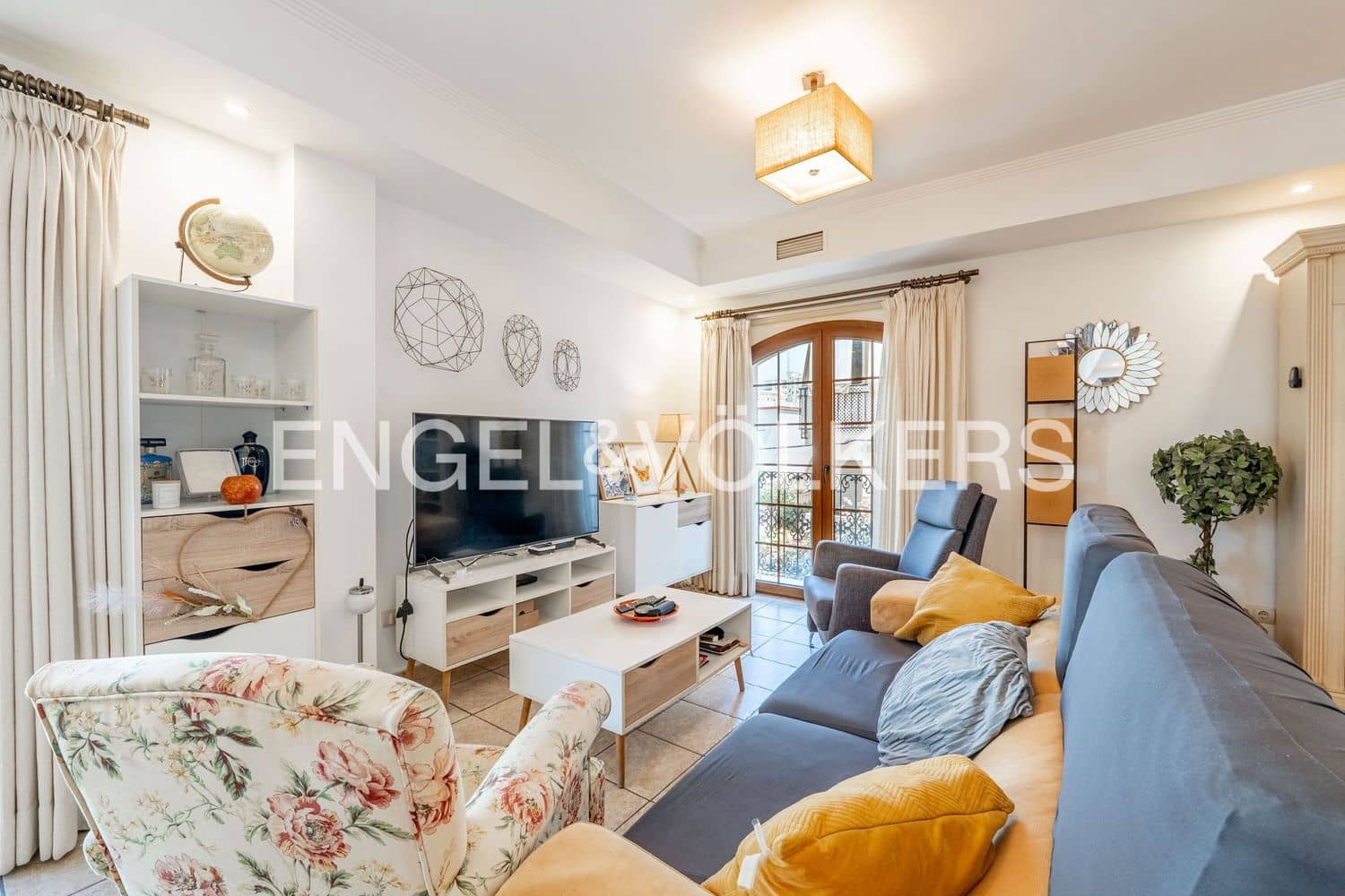 5 bedroom Villa for sale in Estepona with pool garage - € 1,700,000 (Ref: 9898895)