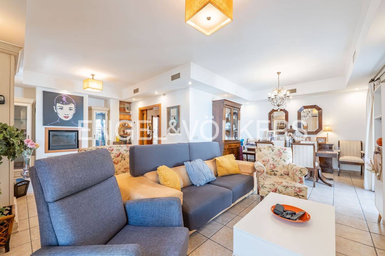 5 bedroom Villa for sale in Estepona with pool garage - € 1,700,000 (Ref: 9898895)