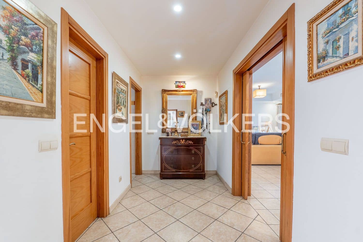 5 bedroom Villa for sale in Estepona with pool garage - € 1,700,000 (Ref: 9898895)