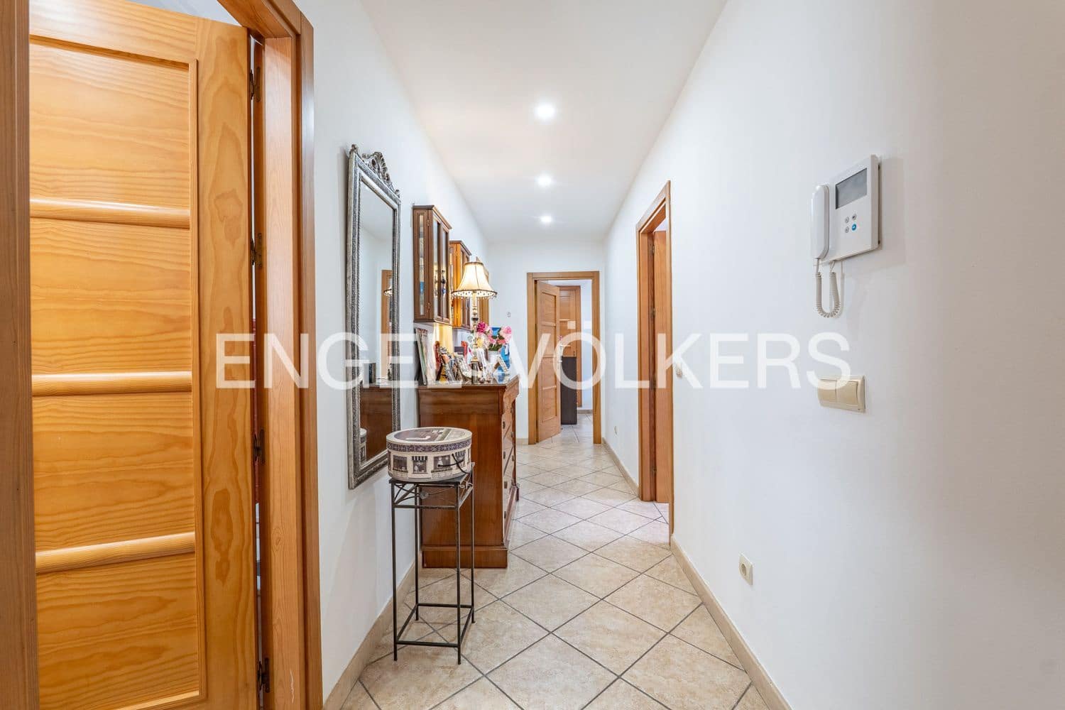 5 bedroom Villa for sale in Estepona with pool garage - € 1,700,000 (Ref: 9898895)