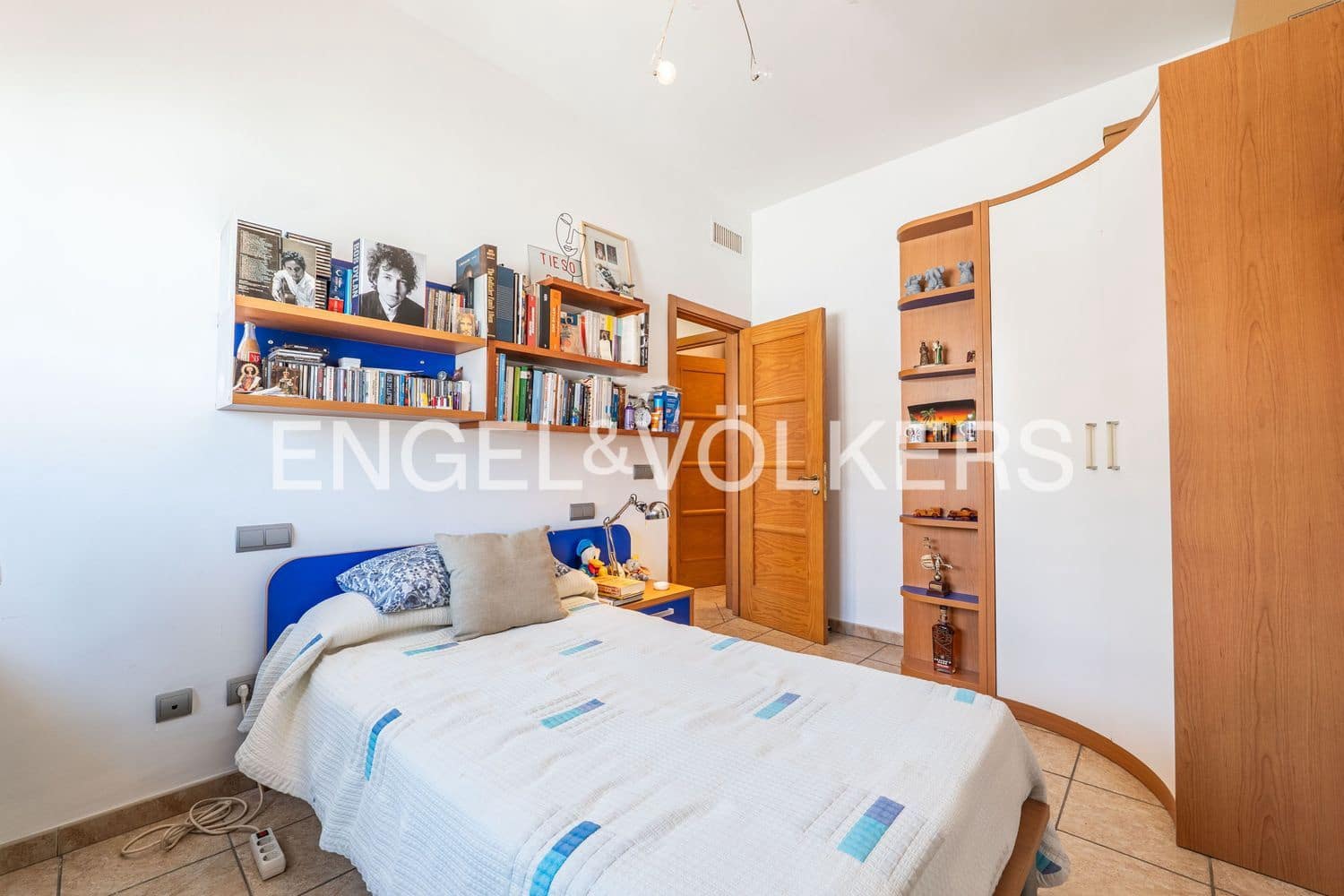 5 bedroom Villa for sale in Estepona with pool garage - € 1,700,000 (Ref: 9898895)