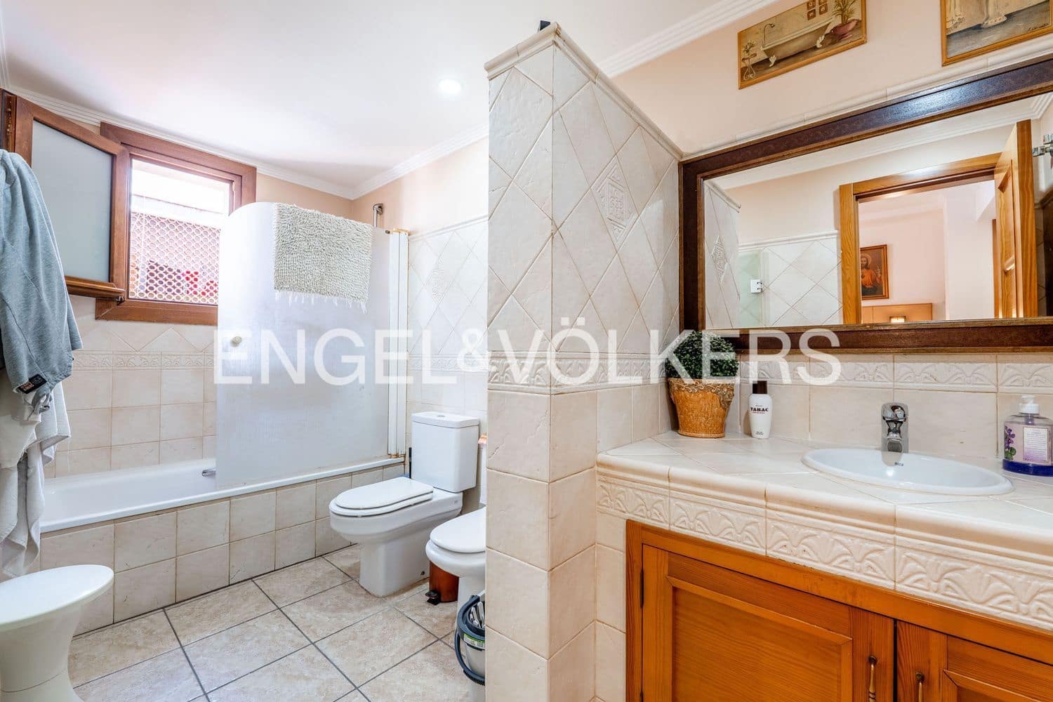 5 bedroom Villa for sale in Estepona with pool garage - € 1,700,000 (Ref: 9898895)