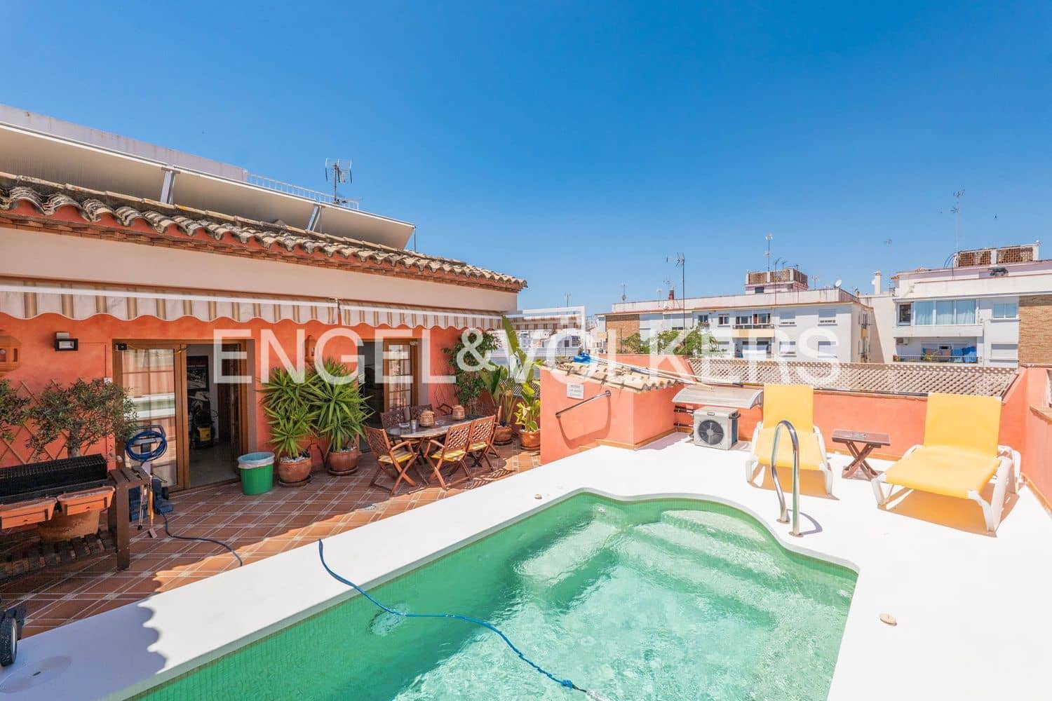 5 bedroom Villa for sale in Estepona with pool garage - € 1,700,000 (Ref: 9898895)
