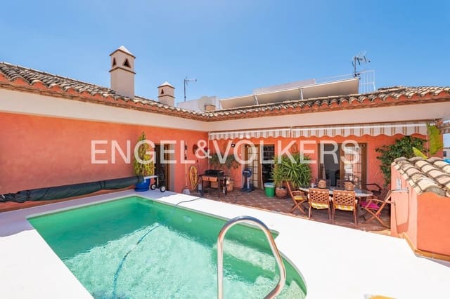 5 bedroom Villa for sale in Centro, Estepona with pool garage - € 1,700,000 (Ref: 9898895)
