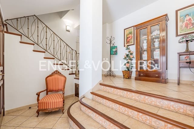5 bedroom Villa for sale in Centro, Estepona with pool garage - € 1,700,000 (Ref: 9898895)