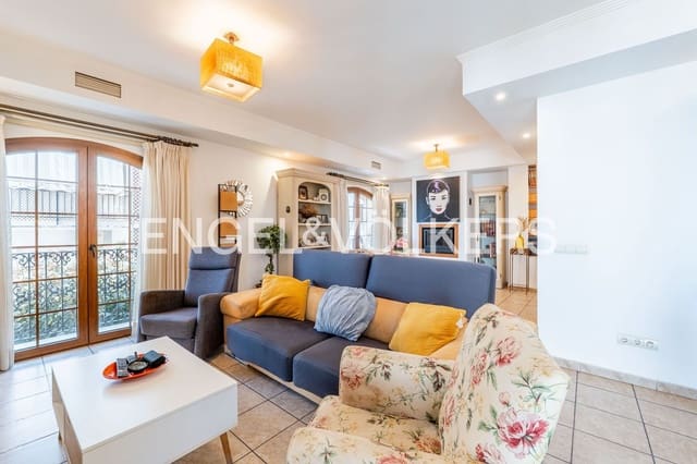 5 bedroom Villa for sale in Centro, Estepona with pool garage - € 1,700,000 (Ref: 9898895)