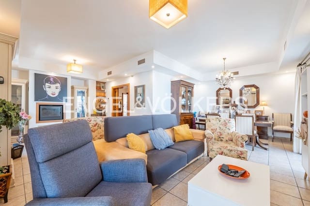 5 bedroom Villa for sale in Centro, Estepona with pool garage - € 1,700,000 (Ref: 9898895)