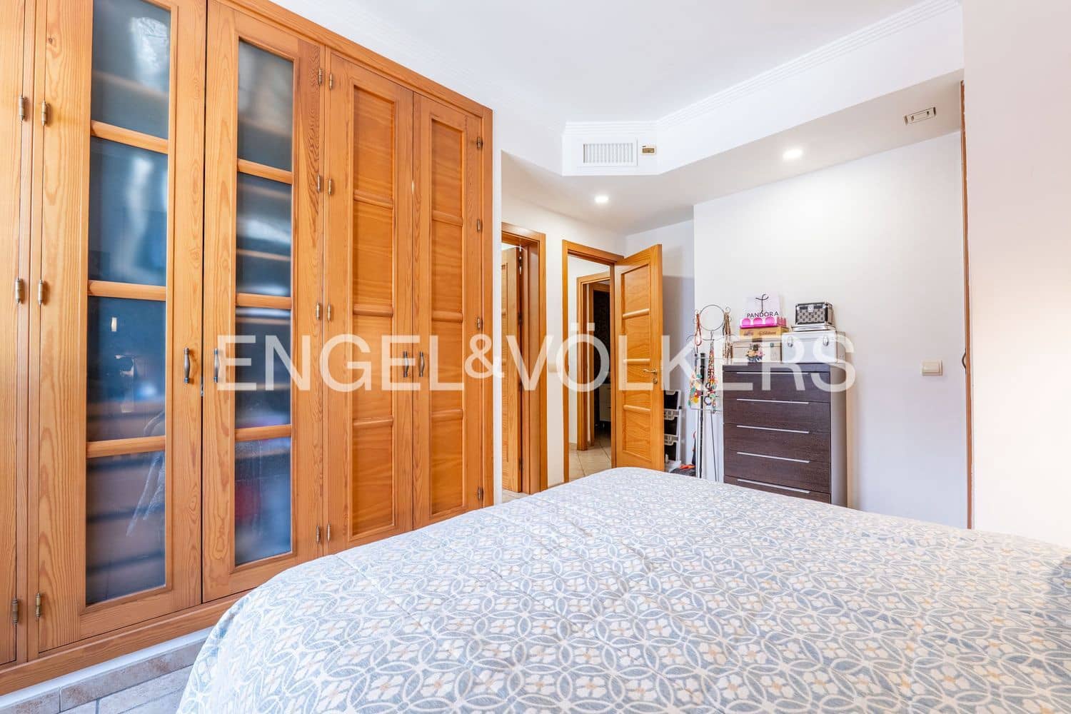 5 bedroom Villa for sale in Estepona with pool garage - € 1,700,000 (Ref: 9898895)