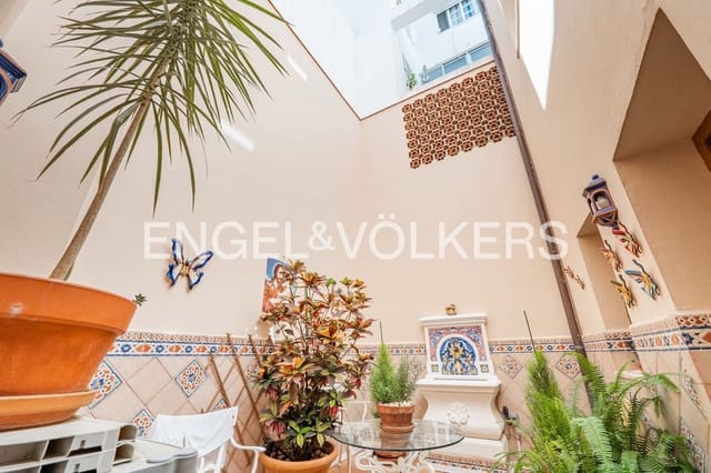 5 bedroom Villa for sale in Centro, Estepona with pool garage - € 1,700,000 (Ref: 9898895)