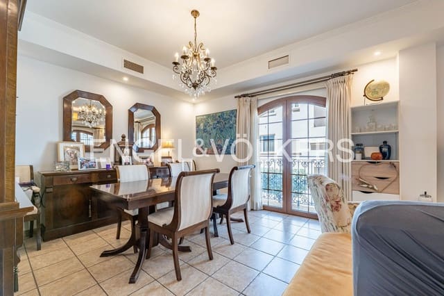 5 bedroom Villa for sale in Centro, Estepona with pool garage - € 1,700,000 (Ref: 9898895)