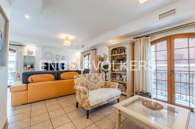 5 bedroom Villa for sale in Centro, Estepona with pool garage - € 1,700,000 (Ref: 9898895)