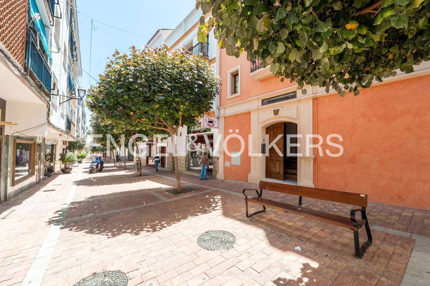 5 bedroom Villa for sale in Estepona with pool garage - € 1,700,000 (Ref: 9898895)