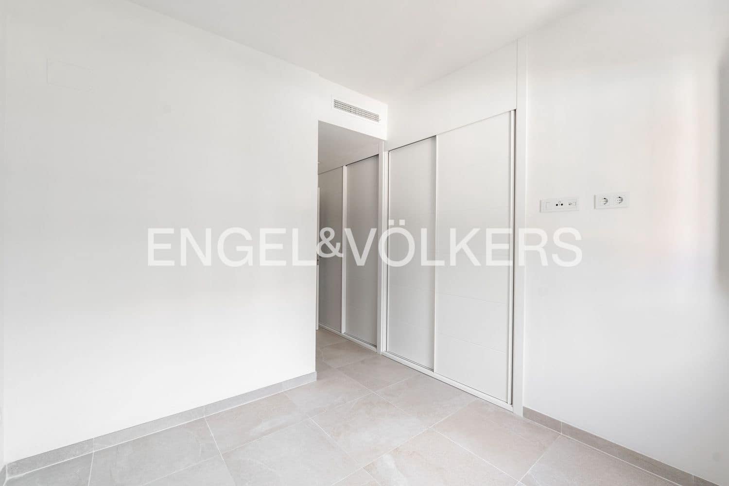 2 sovrum Lägenhet till salu i Estepona med pool garage - 650 000 € (Ref: 9912522)