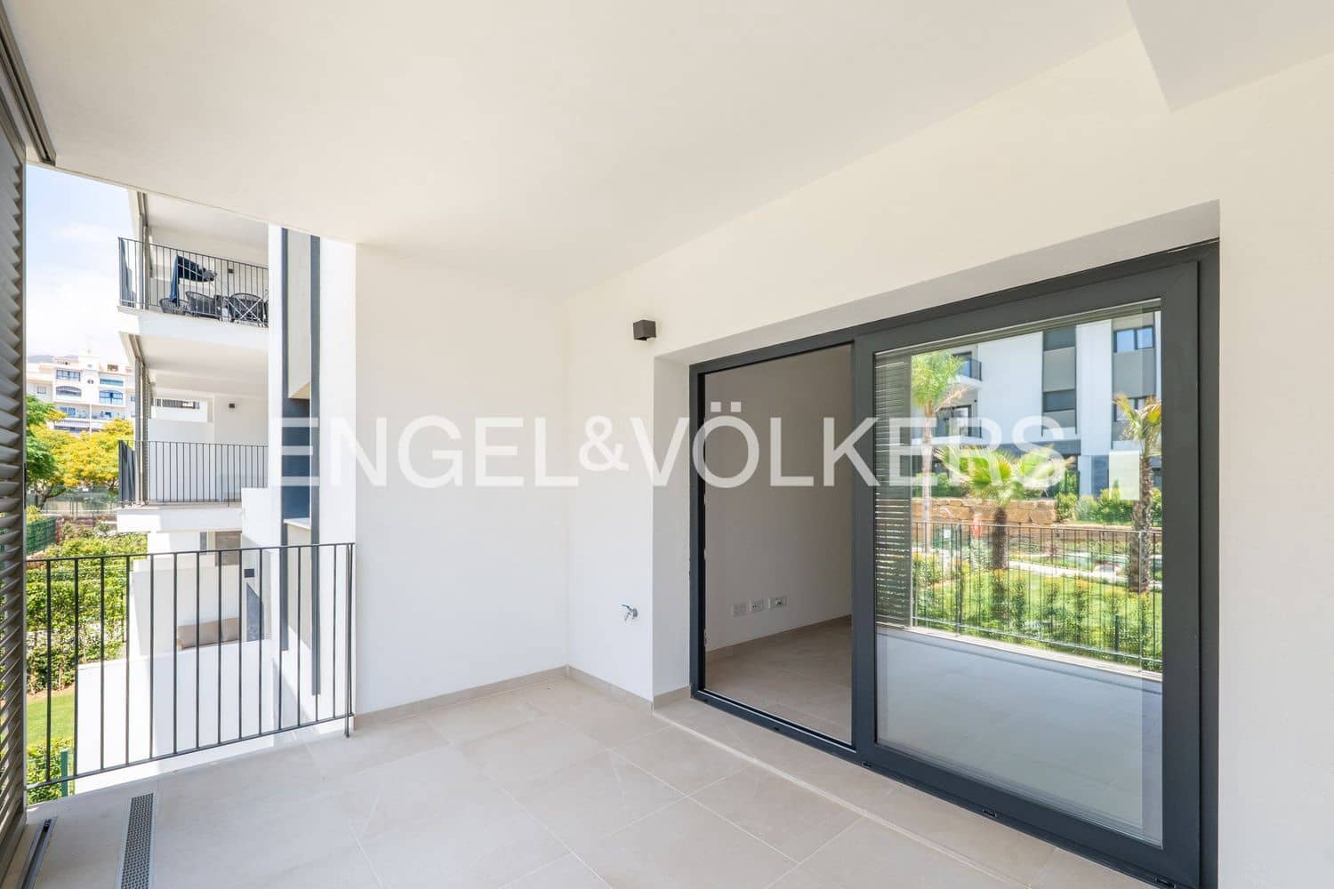 2 sovrum Lägenhet till salu i Estepona med pool garage - 650 000 € (Ref: 9912522)