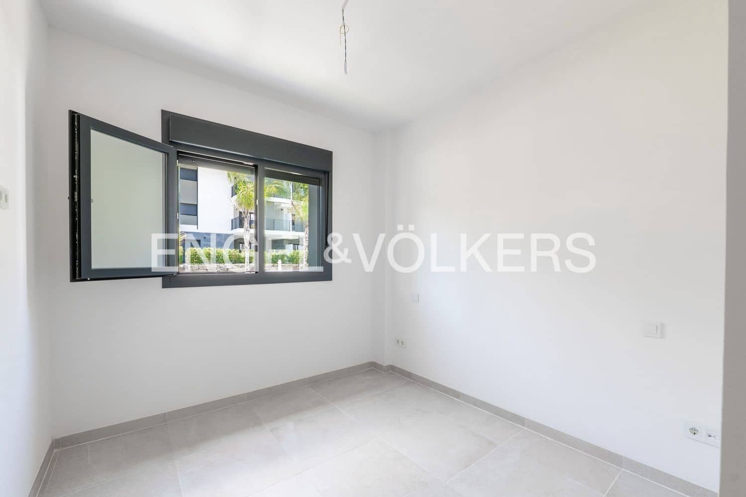 2 sovrum Lägenhet till salu i Estepona med pool garage - 650 000 € (Ref: 9912522)