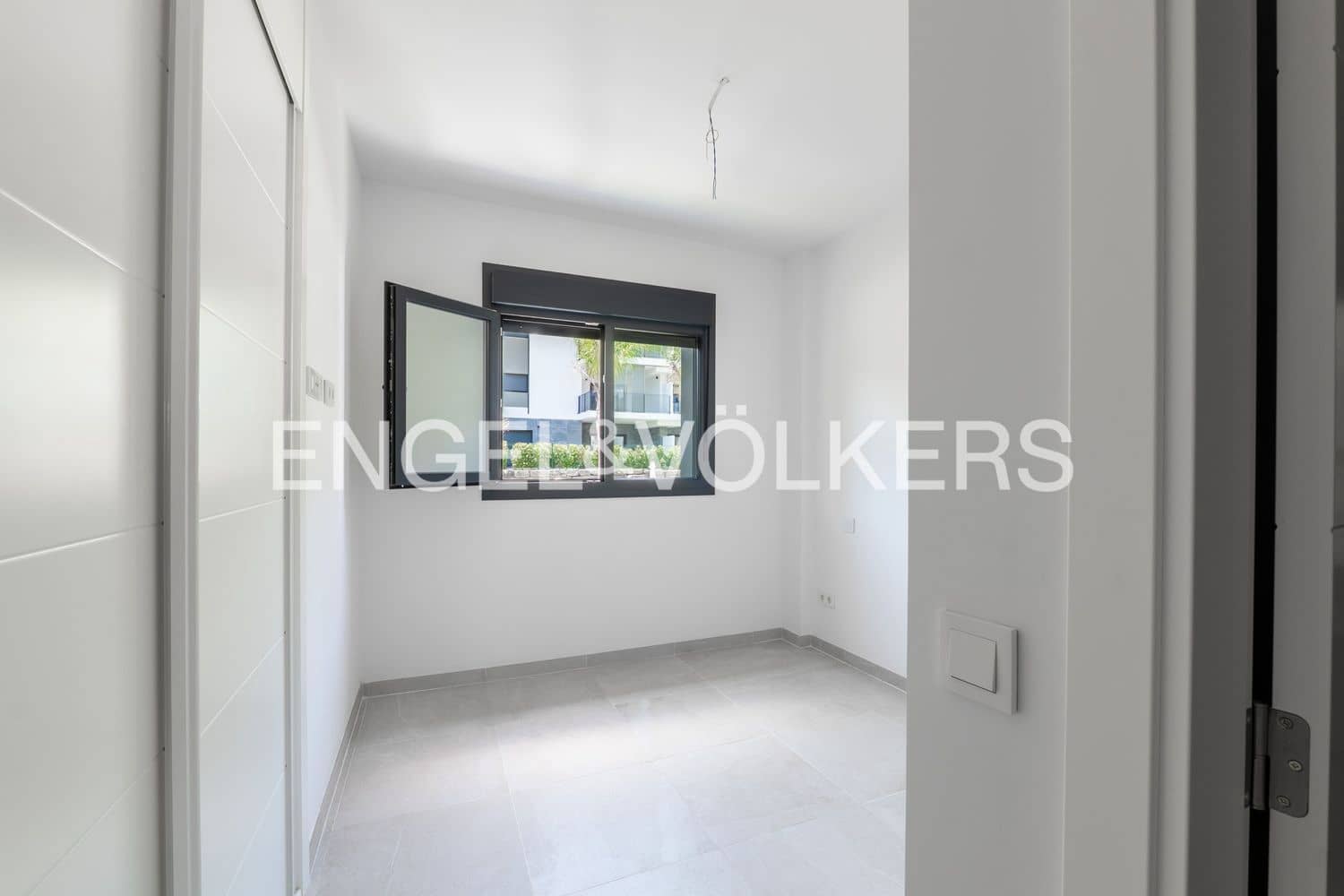 2 sovrum Lägenhet till salu i Estepona med pool garage - 650 000 € (Ref: 9912522)