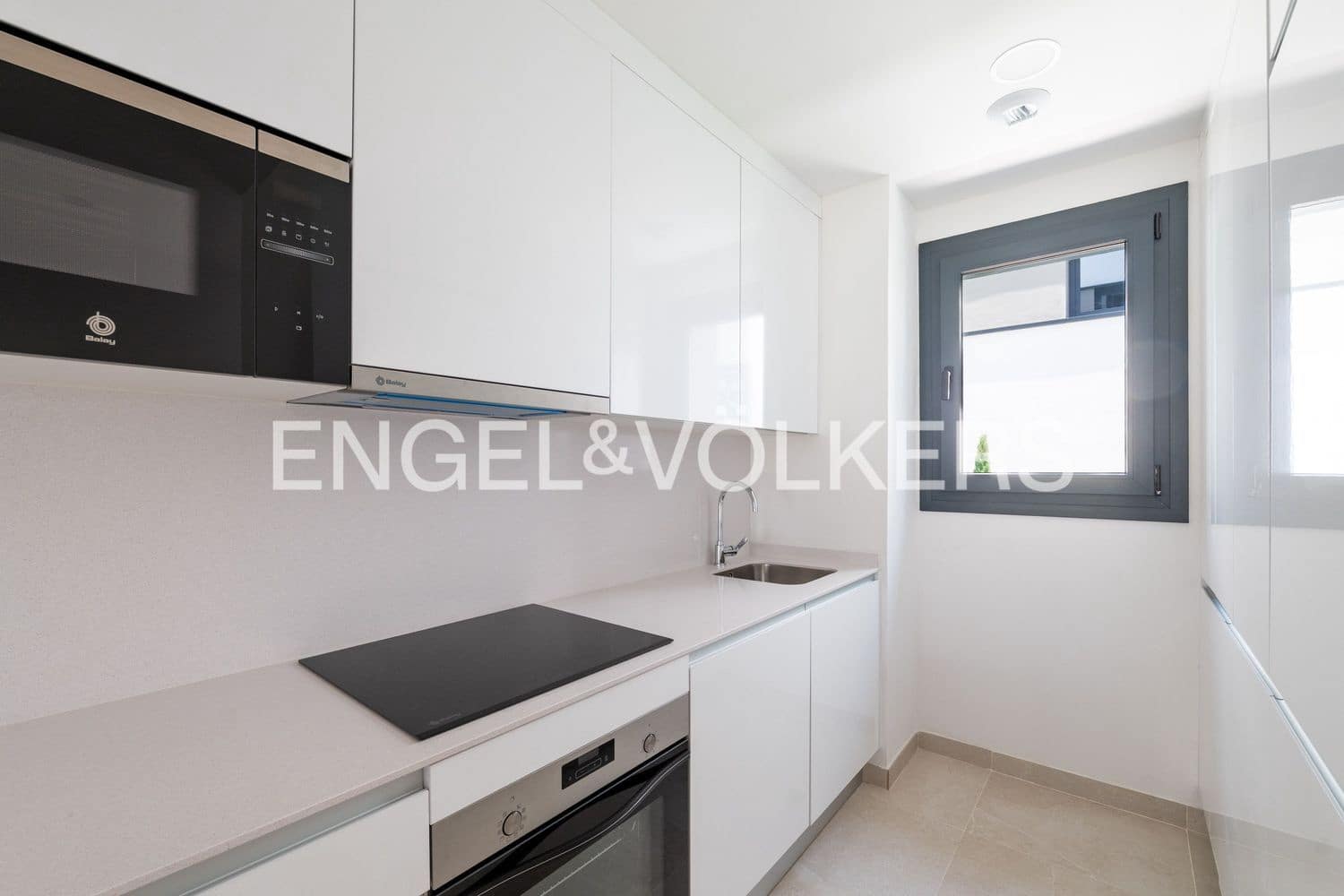 2 sovrum Lägenhet till salu i Estepona med pool garage - 650 000 € (Ref: 9912522)