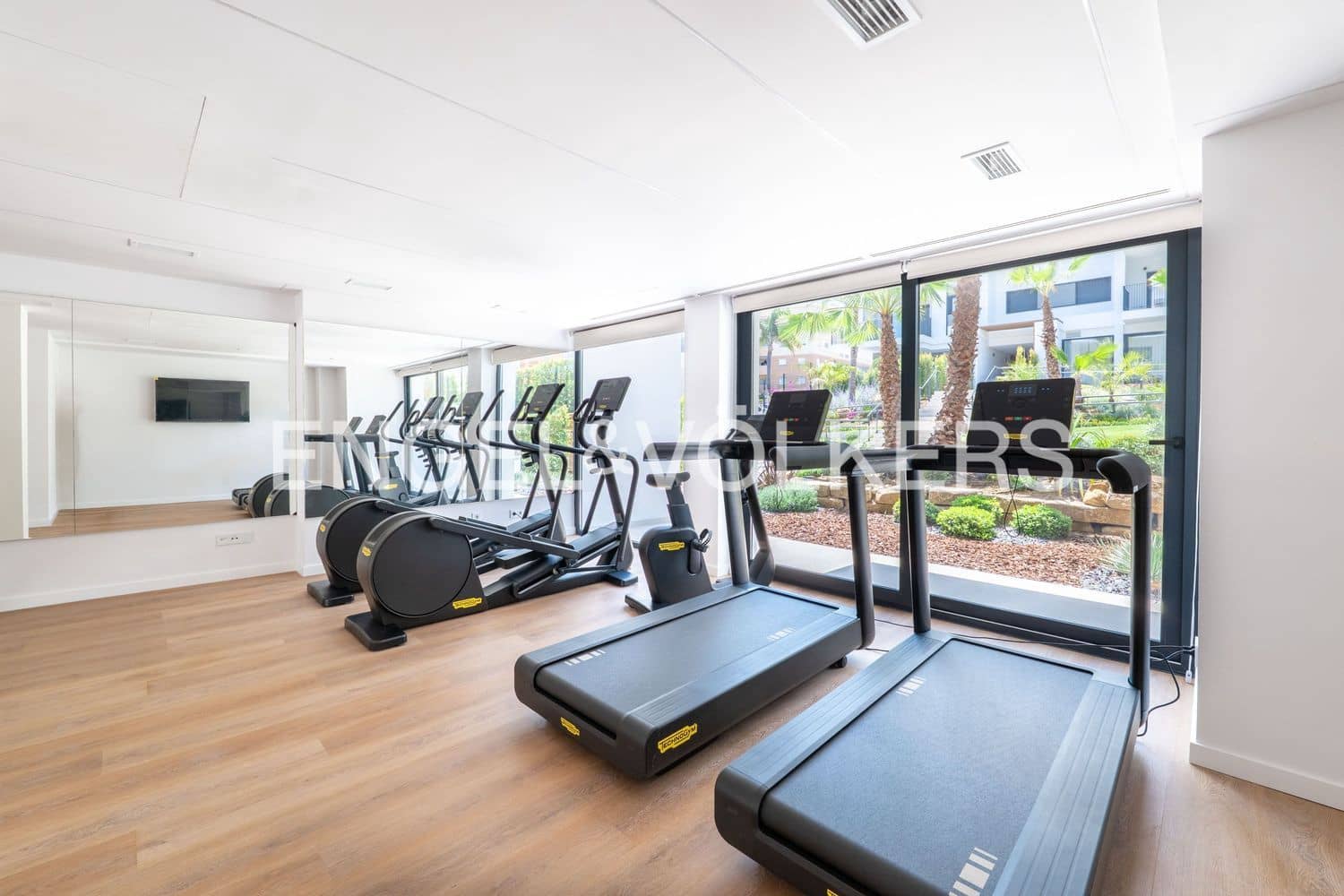 2 sovrum Lägenhet till salu i Estepona med pool garage - 650 000 € (Ref: 9912522)