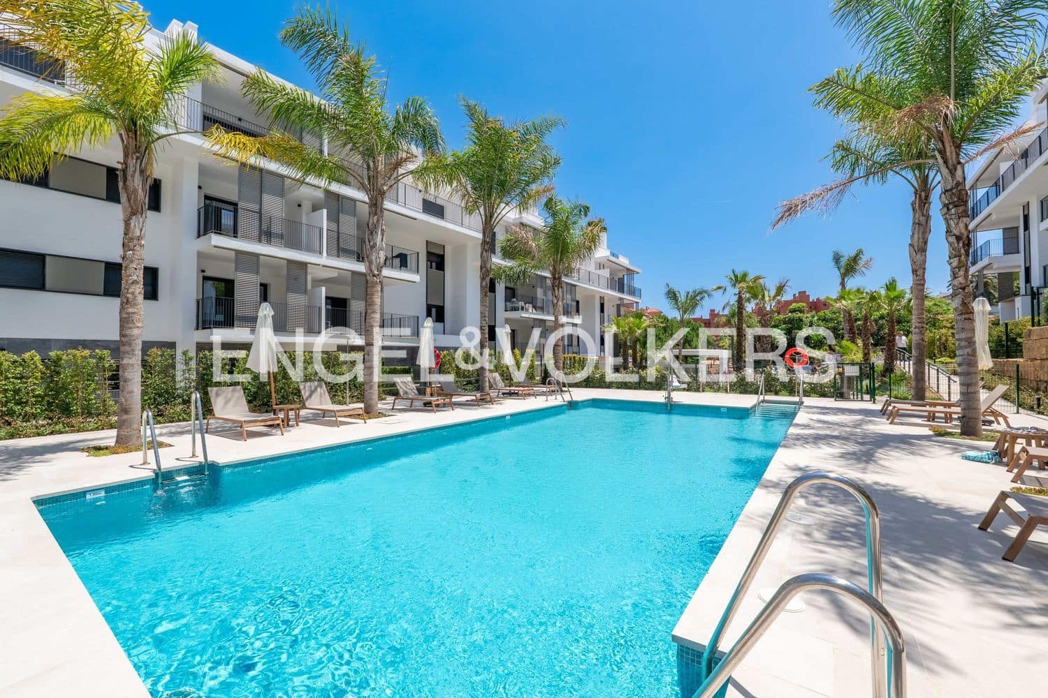 2 sovrum Lägenhet till salu i Estepona med pool garage - 650 000 € (Ref: 9912522)