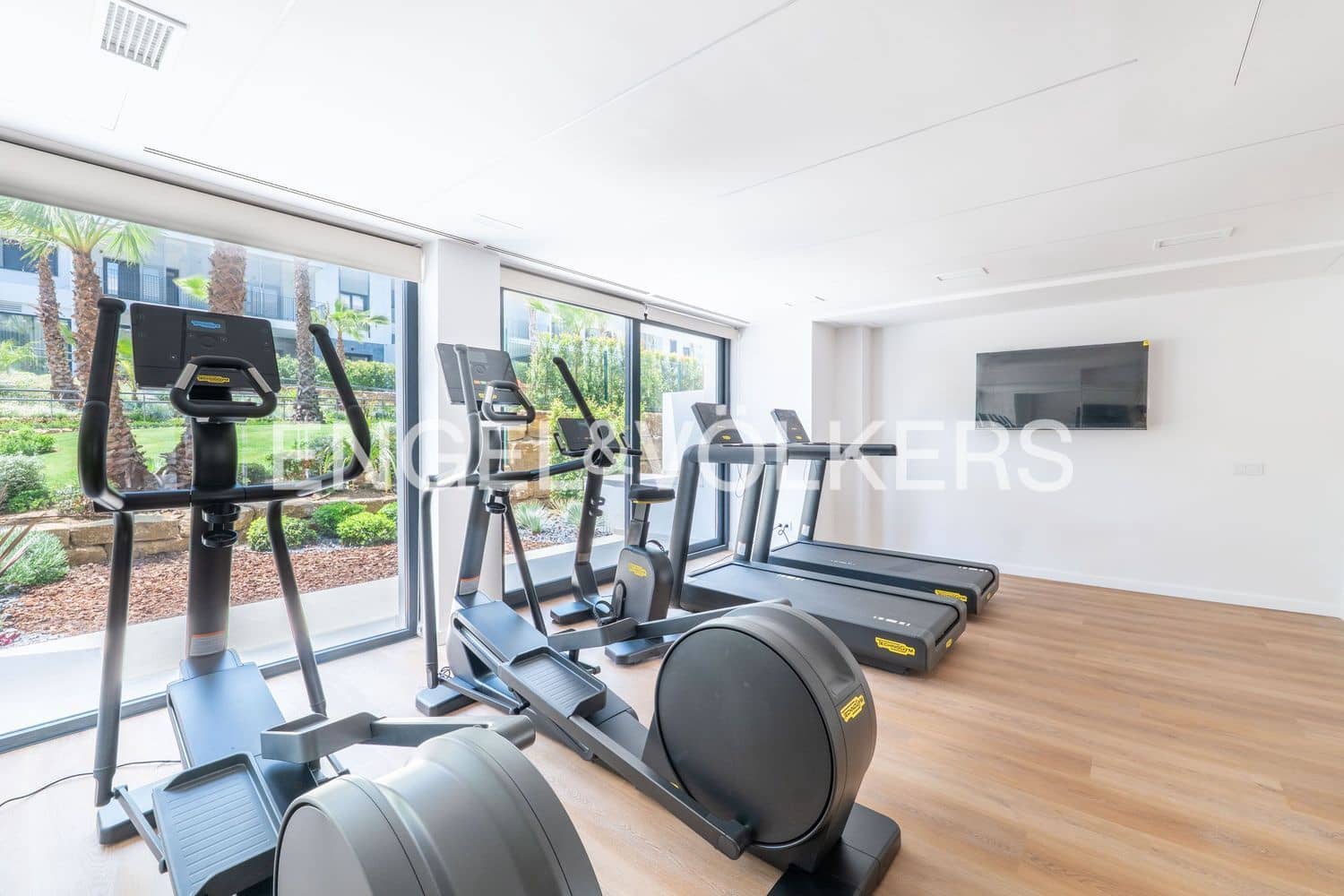 2 sovrum Lägenhet till salu i Estepona med pool garage - 650 000 € (Ref: 9912522)
