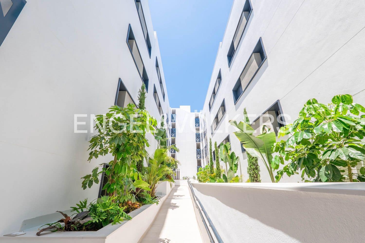 2 sovrum Lägenhet till salu i Estepona med pool garage - 650 000 € (Ref: 9912522)