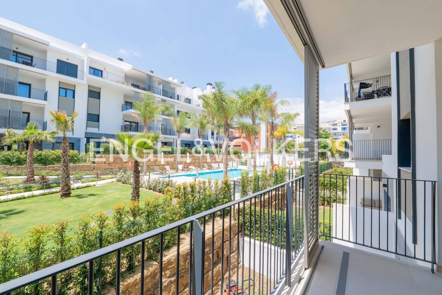 2 sovrum Lägenhet till salu i Estepona med pool garage - 650 000 € (Ref: 9912522)