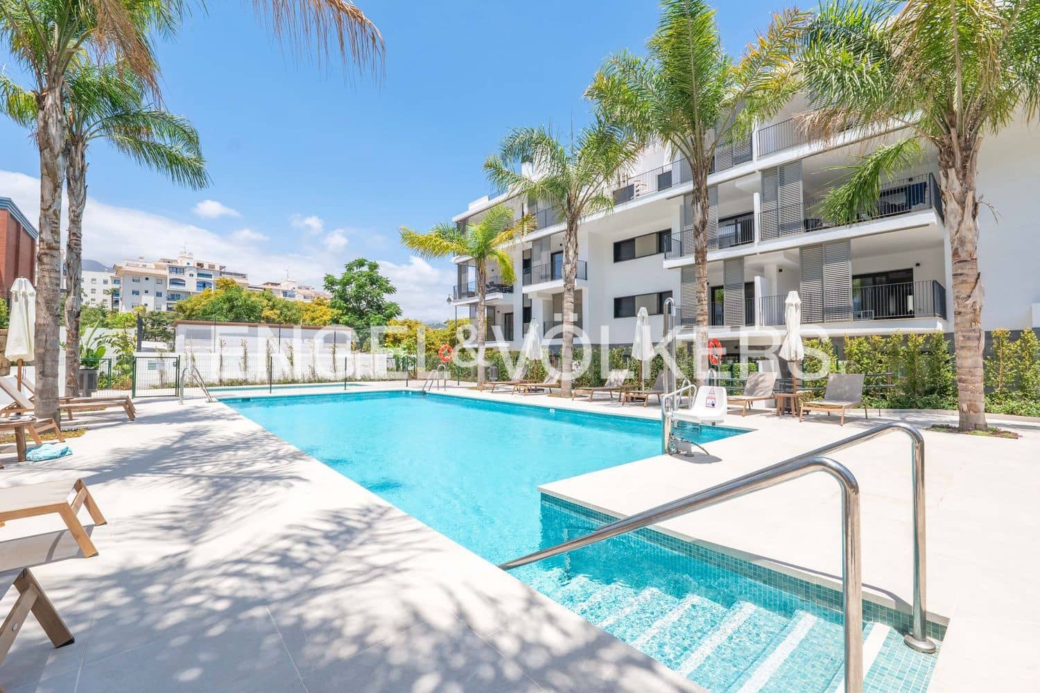 2 sovrum Lägenhet till salu i Estepona med pool garage - 650 000 € (Ref: 9912522)