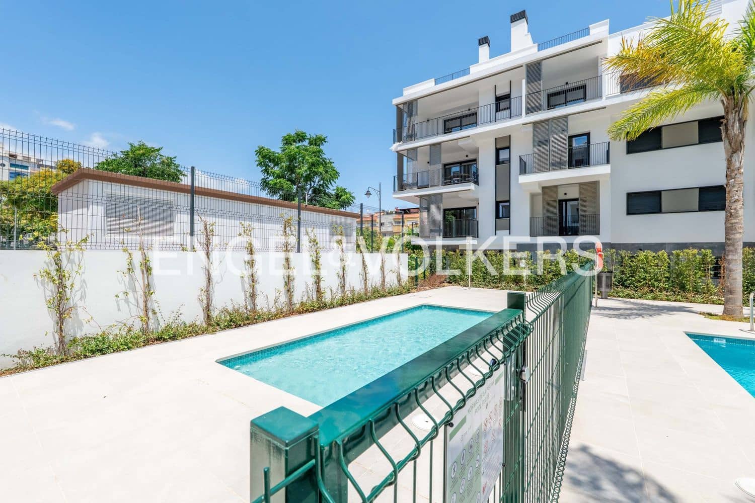 2 sovrum Lägenhet till salu i Estepona med pool garage - 650 000 € (Ref: 9912522)