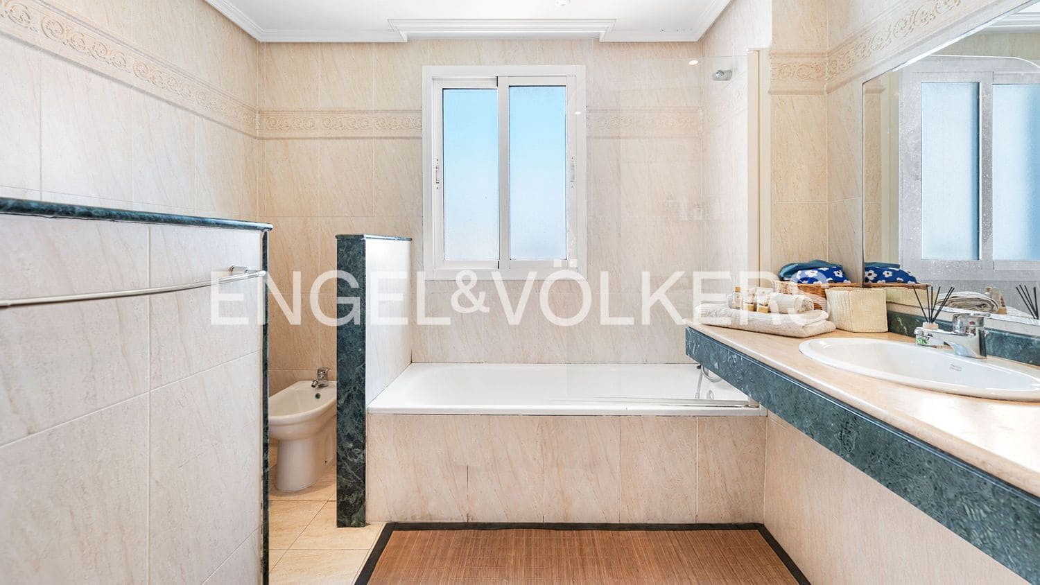 3 sypialnia Apartament na sprzedaż w Estepona z basenem garażem - 479 000 € (Ref: 9915261)
