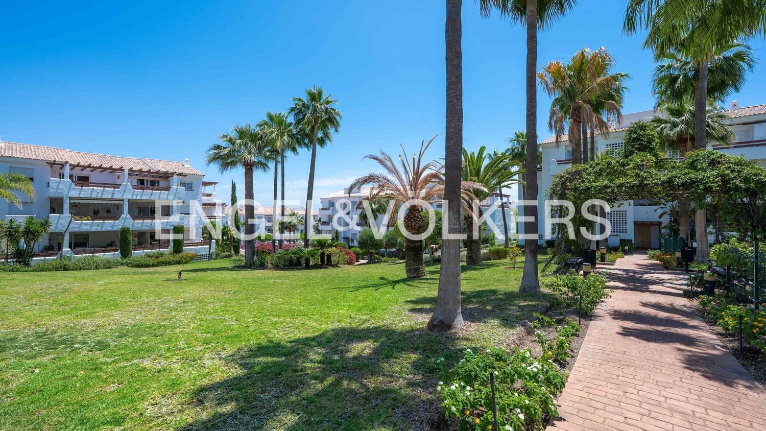 3 sypialnia Apartament na sprzedaż w Estepona z basenem garażem - 479 000 € (Ref: 9915261)