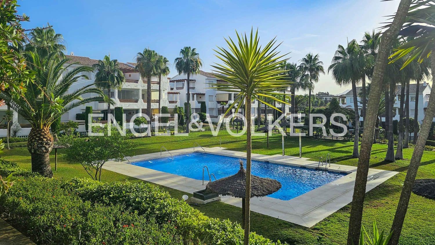 3 sypialnia Apartament na sprzedaż w Estepona z basenem garażem - 479 000 € (Ref: 9915261)