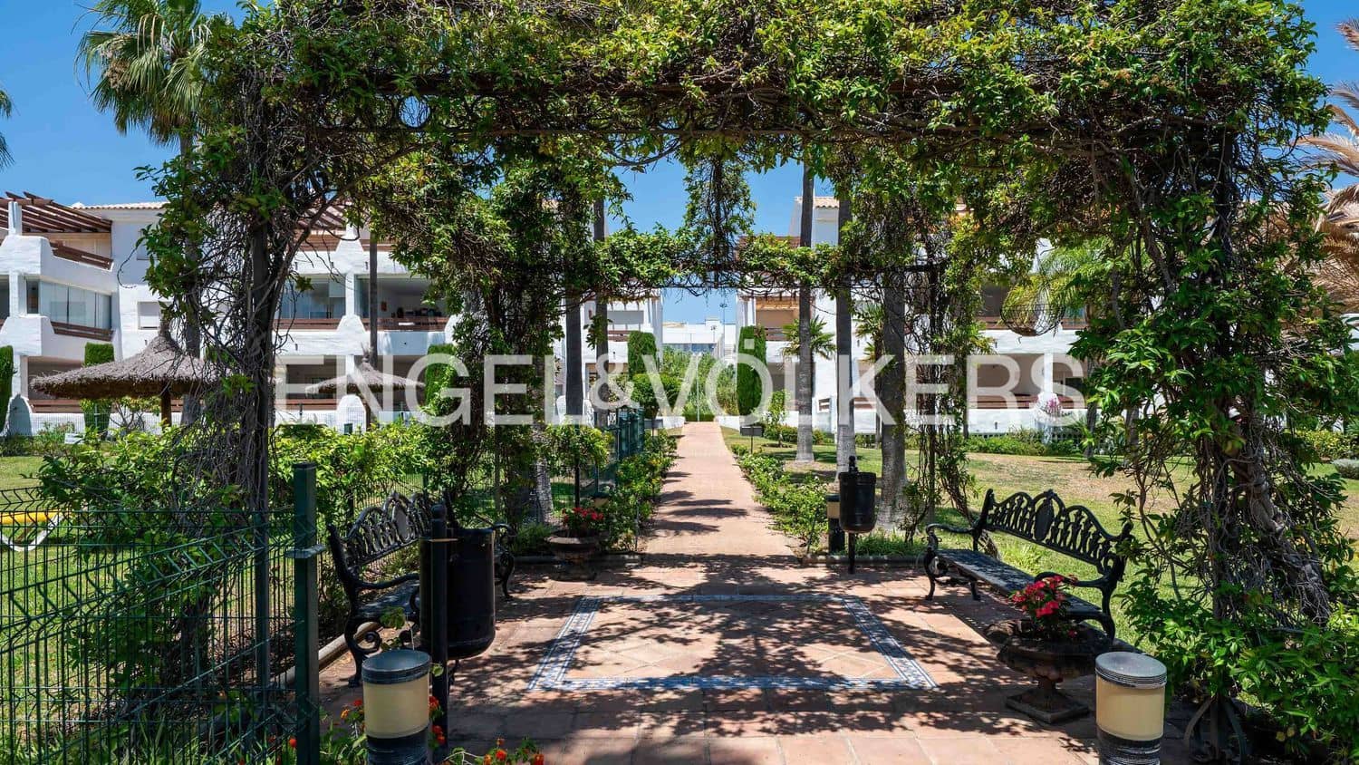 3 sypialnia Apartament na sprzedaż w Estepona z basenem garażem - 479 000 € (Ref: 9915261)