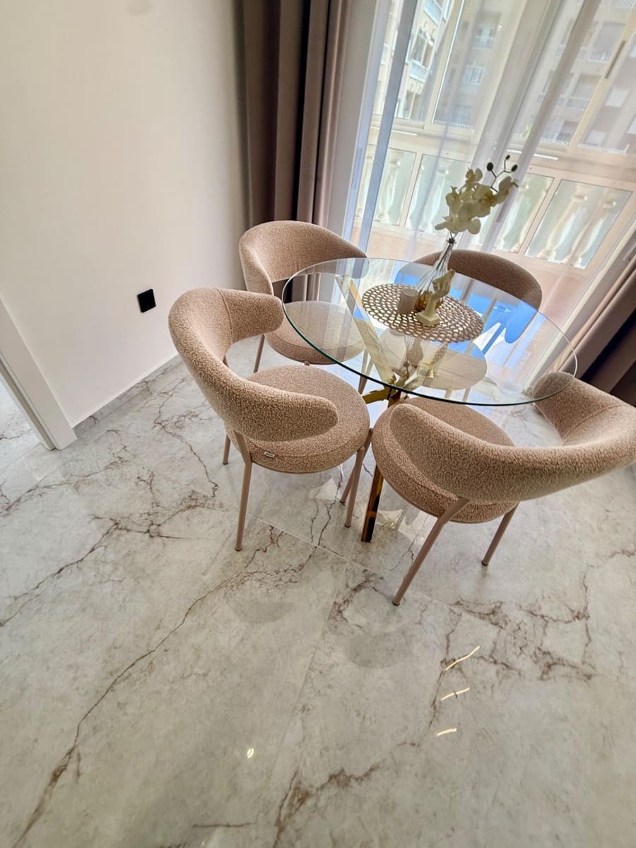 2 soverom Leilighet til salgs i Torrevieja med svømmebasseng - € 179 990 (Ref: 9759559)