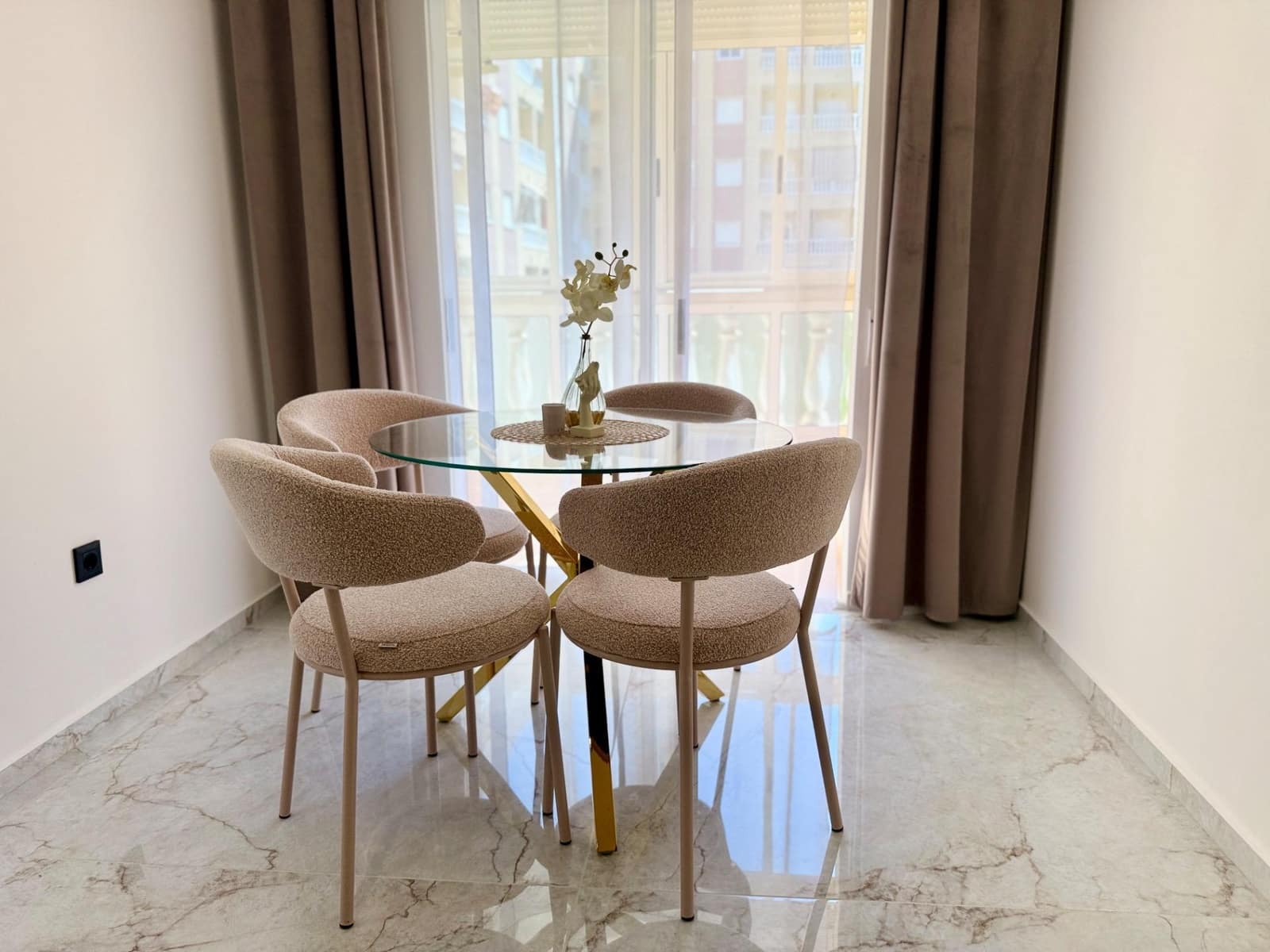 2 soverom Leilighet til salgs i Torrevieja med svømmebasseng - € 179 990 (Ref: 9759559)