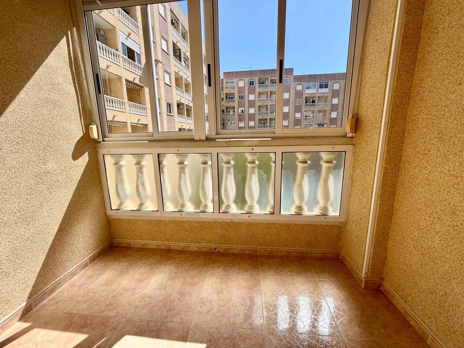 2 soverom Leilighet til salgs i Torrevieja med svømmebasseng - € 179 990 (Ref: 9759559)