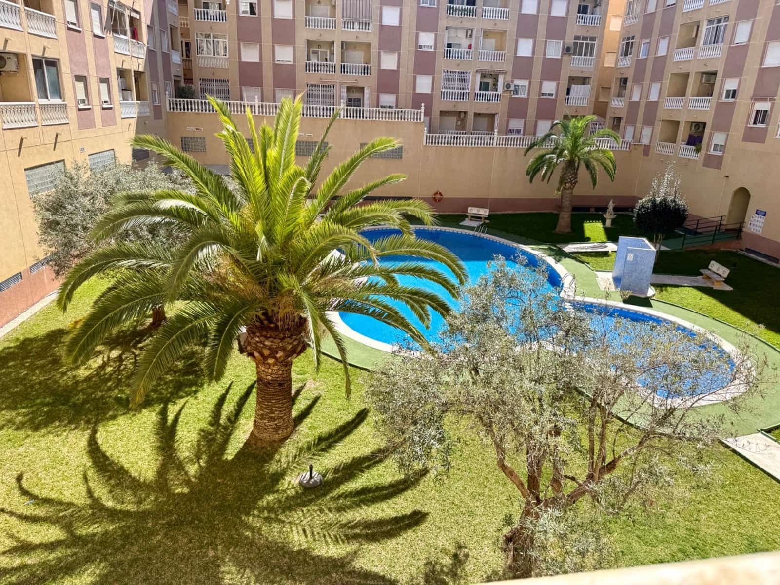 2 soverom Leilighet til salgs i Torrevieja med svømmebasseng - € 179 990 (Ref: 9759559)