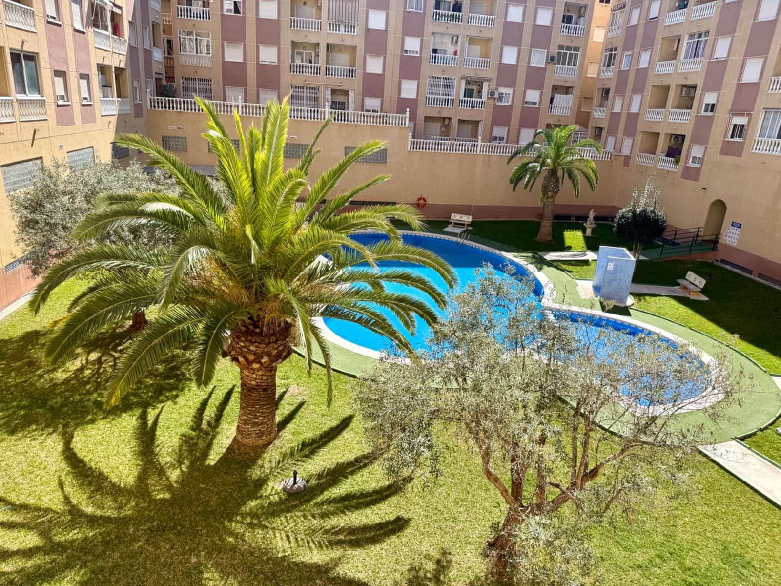 2 soverom Leilighet til salgs i Torrevieja med svømmebasseng - € 179 990 (Ref: 9759559)
