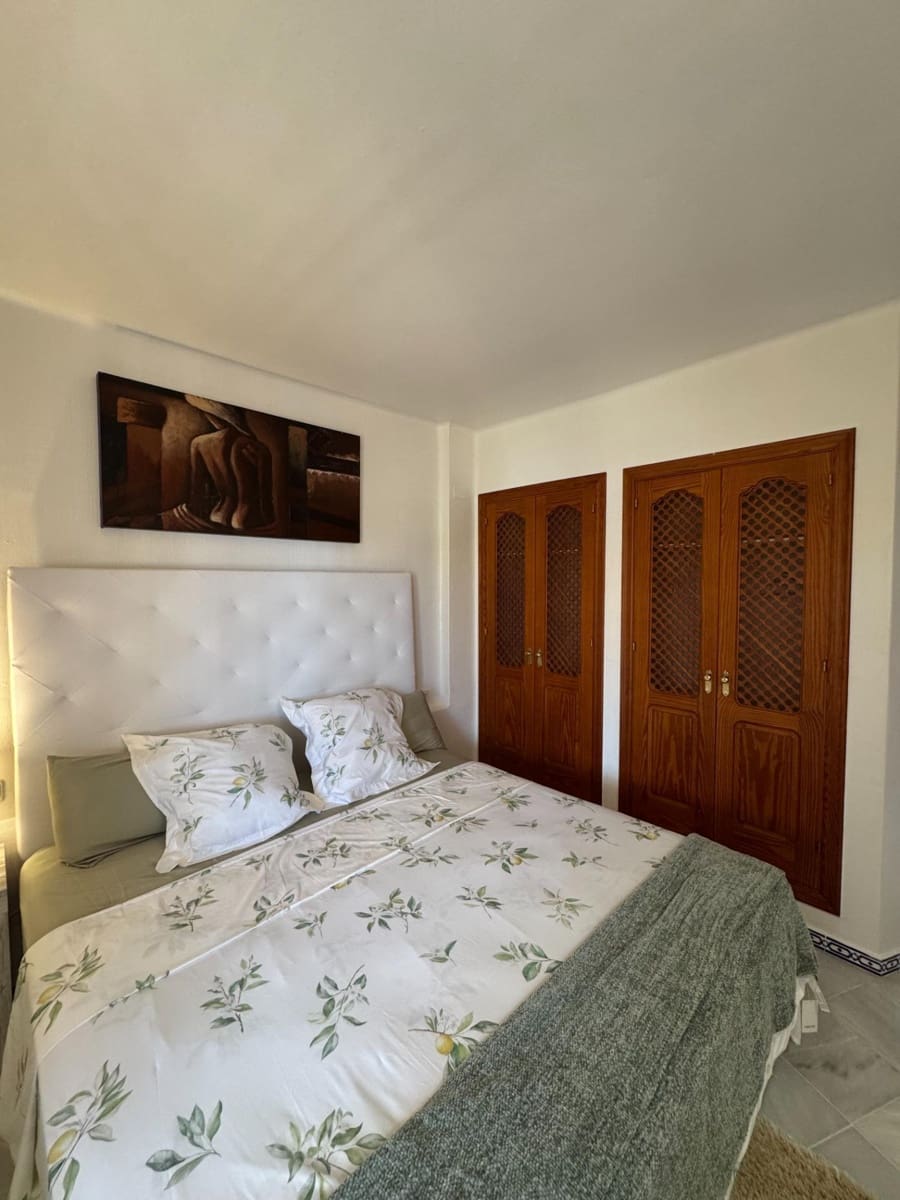 3 bedroom Penthouse for sale in Torrevieja with garage - € 299,000 (Ref: 9759569)