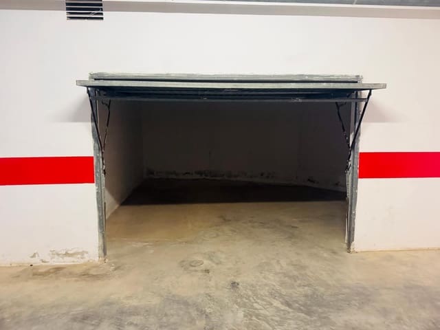 Autotalli myytävänä paikassa Los Europeos, Torrevieja - 26 000 € (Ref: 9759572)