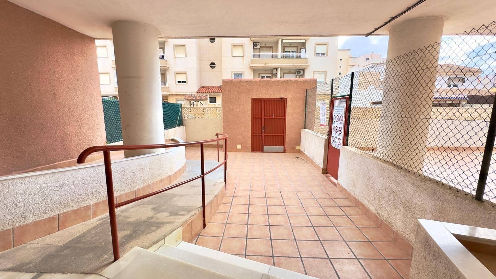 2 sovrum Lägenhet till salu i Torrevieja med pool - 139 900 € (Ref: 9759574)