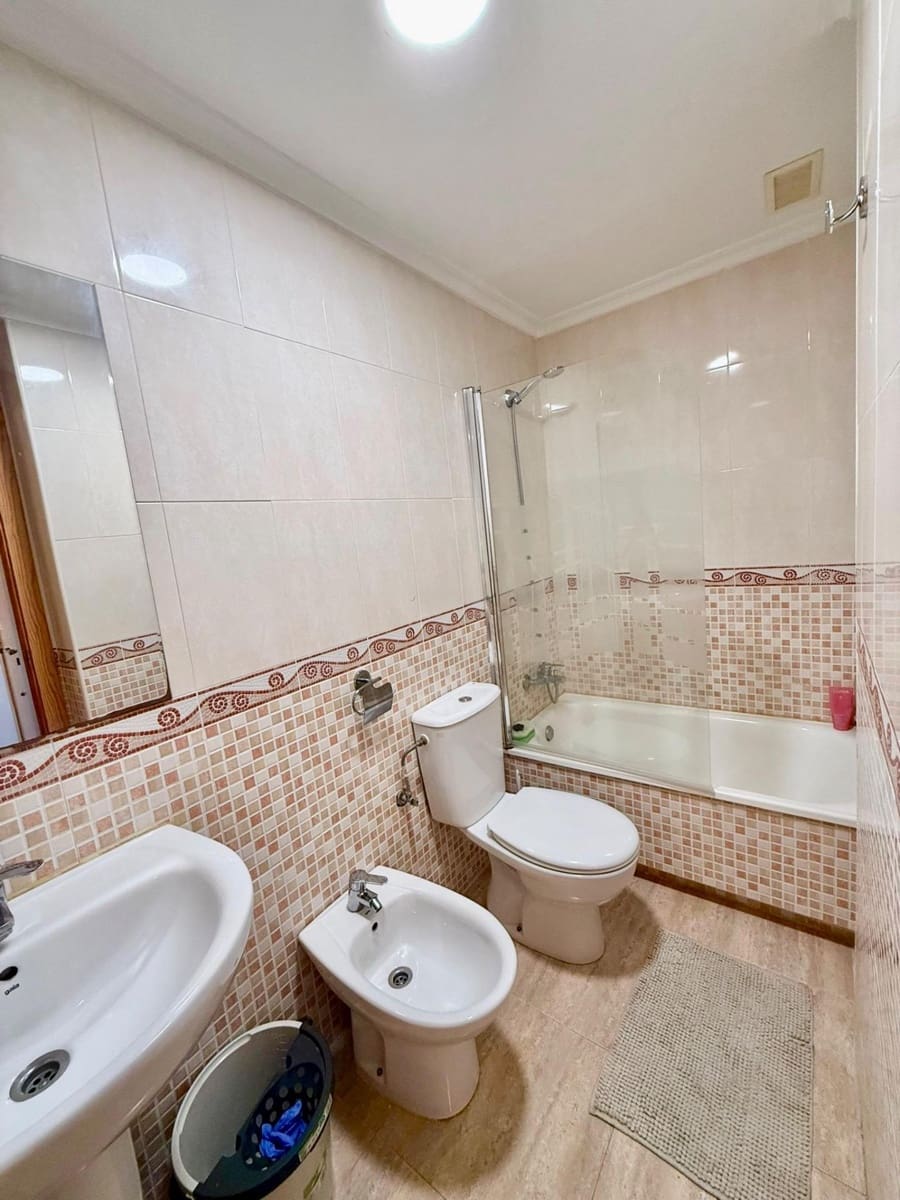 1 sypialnia Apartament na sprzedaż w Torrevieja z basenem - 90 000 € (Ref: 9759581)