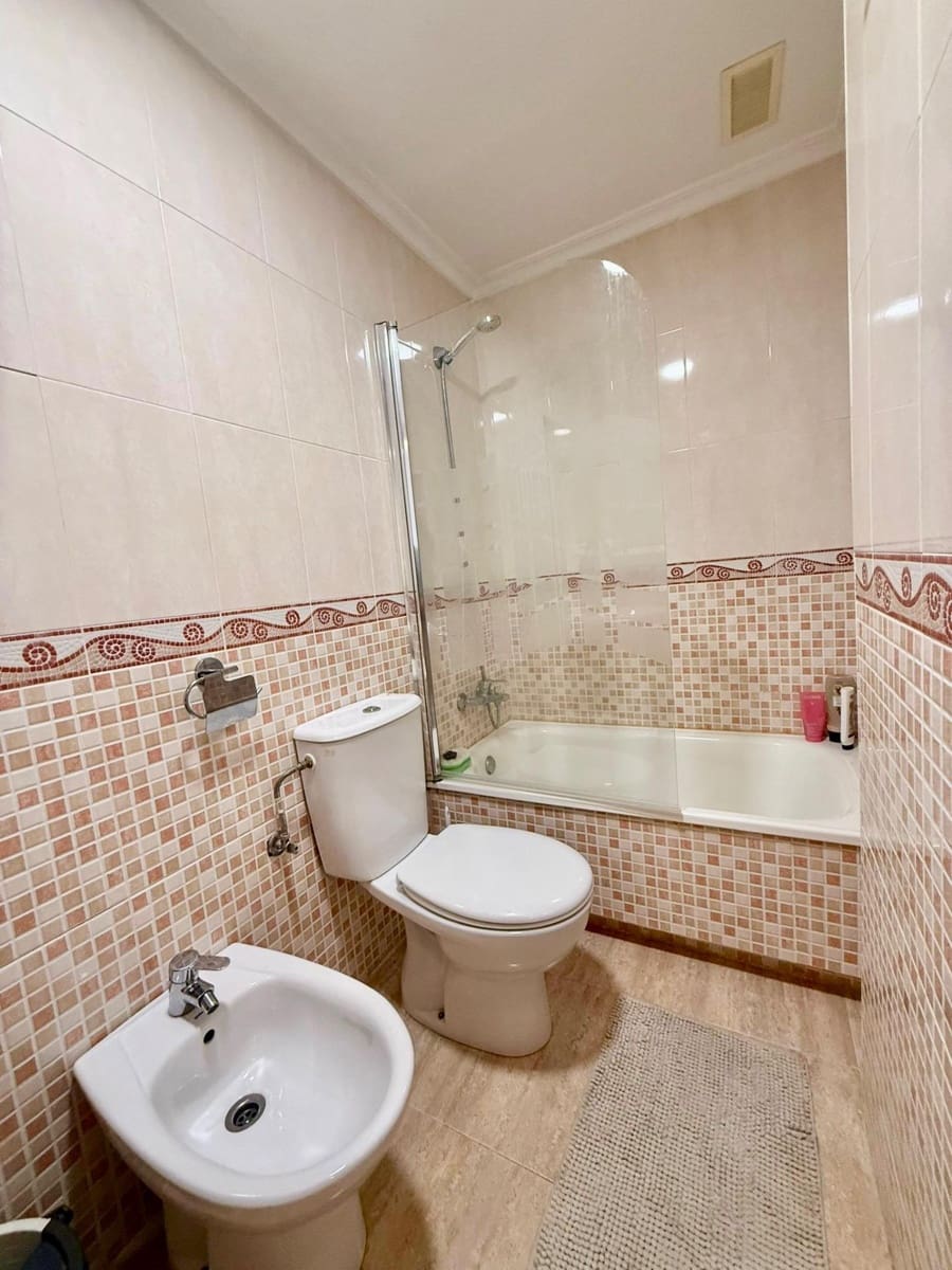 1 sypialnia Apartament na sprzedaż w Torrevieja z basenem - 90 000 € (Ref: 9759581)