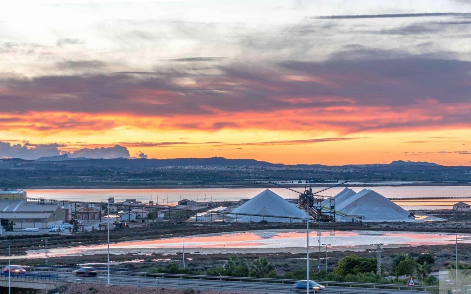 1 sypialnia Apartament na sprzedaż w Torrevieja z basenem - 90 000 € (Ref: 9759581)