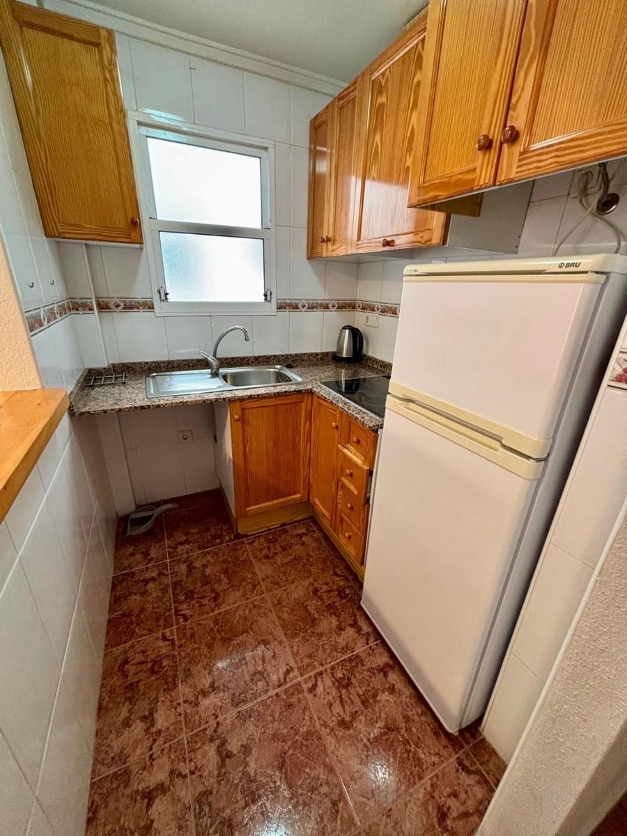 2 bedroom Apartment for sale in Torrevieja - € 120,000 (Ref: 9791007)