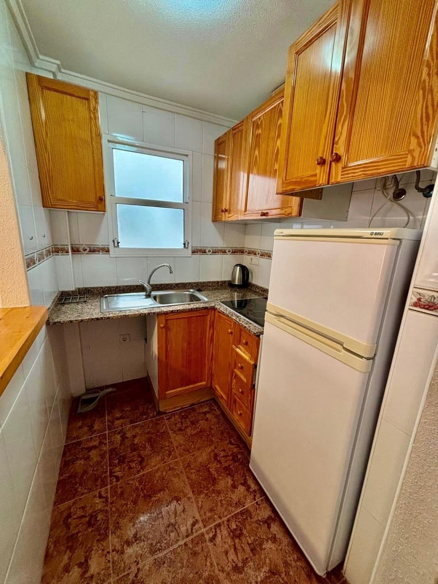 2 bedroom Apartment for sale in Torrevieja - € 120,000 (Ref: 9791007)