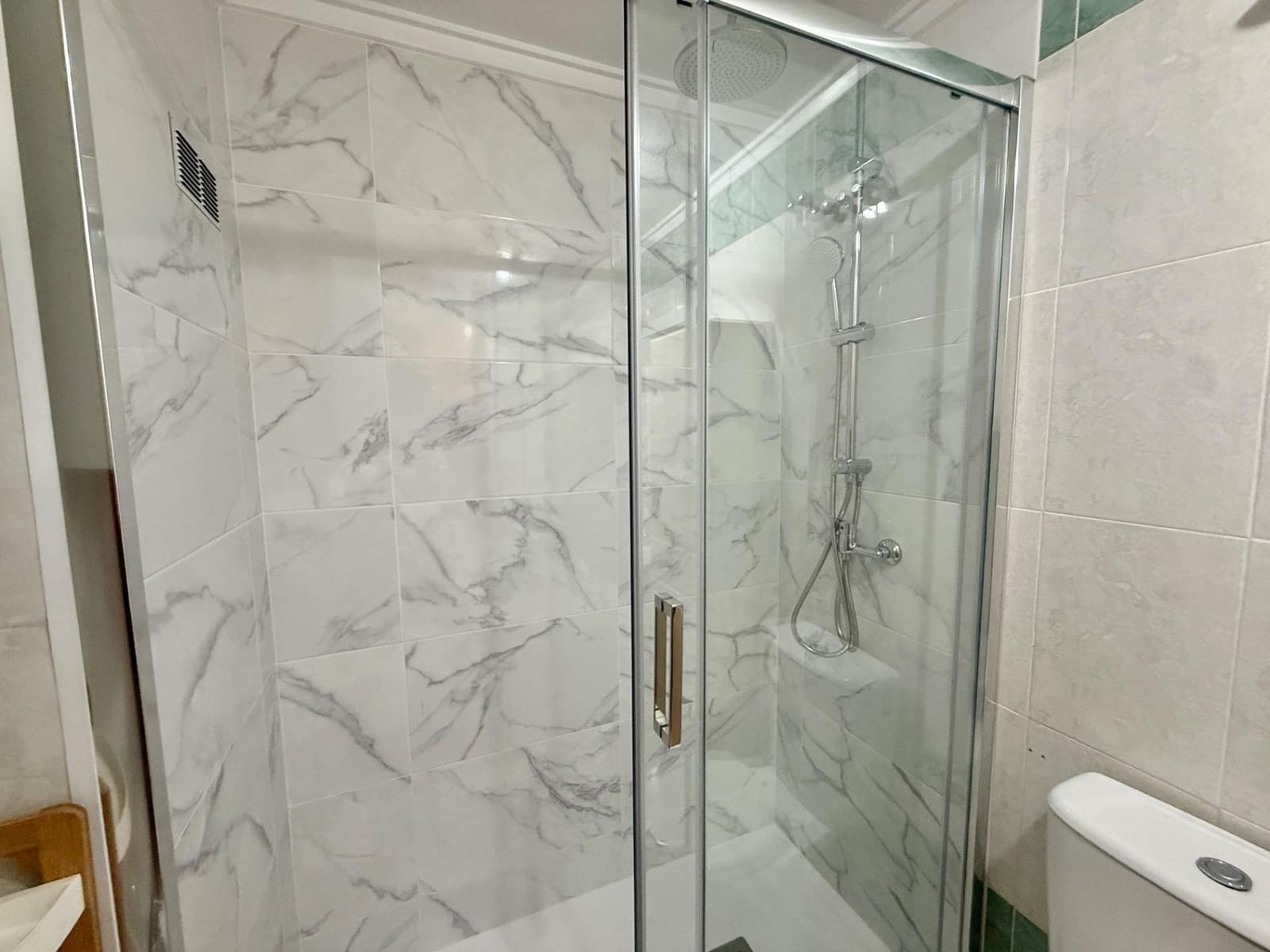 2 sovrum Takvåning till salu i Torrevieja med pool - 139 900 € (Ref: 9799206)